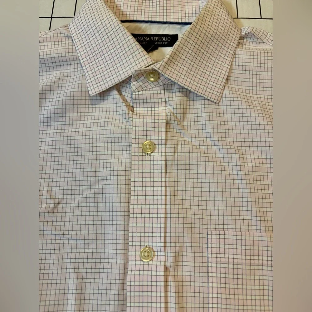 Banana Republic Men’s Size Small Pink Non Iron Classic‎ Fit Button Down Shirt